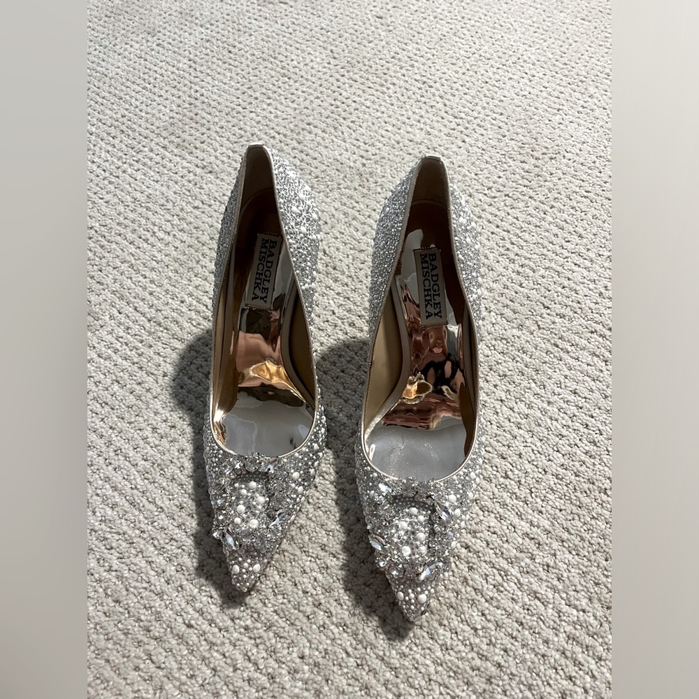 Badgley Mischka Cher II pumps- color Ivory